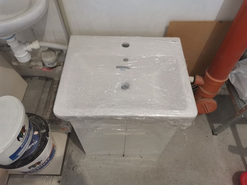 Мивка за баня Roca с долен шкаф Visota