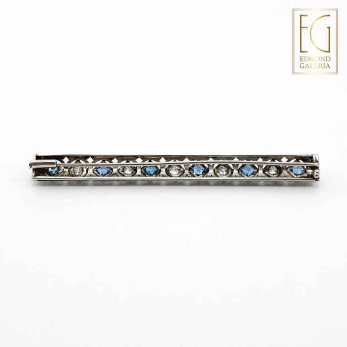Broșă Art Deco din aur alb, decorat cu safire și diamante, sec. XX