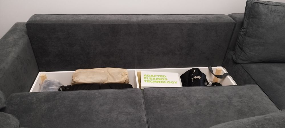 Диван для гостиной комнаты.