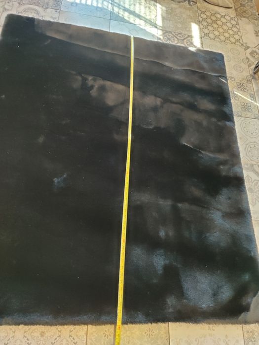 Нов плюшен черен килим