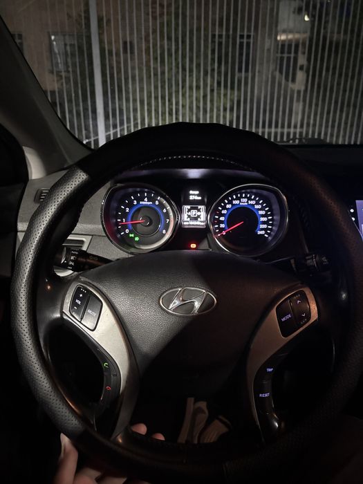 Продам авто Elantra 2014