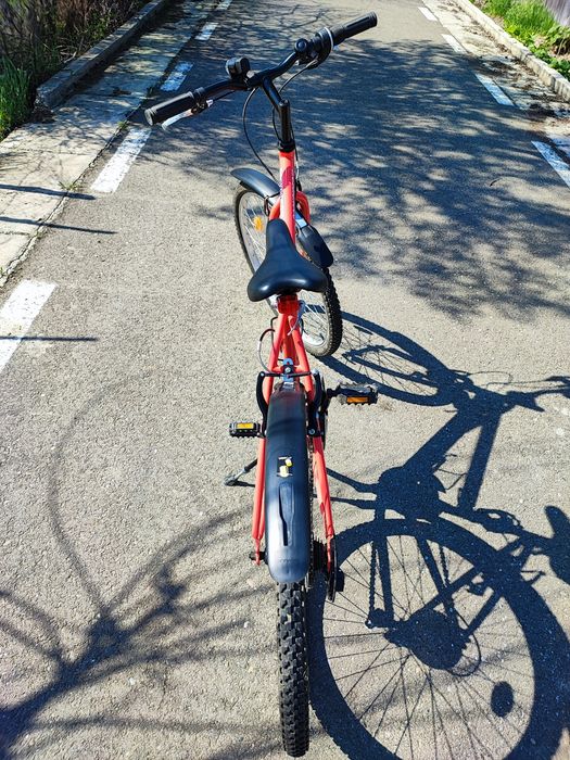 Vând bicicleta  b twin