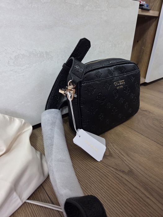 Дамска чанта guess