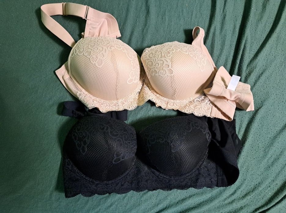 2бр сутиени Размер 95C нови, за 6€

Размер 95C нови, за 6€