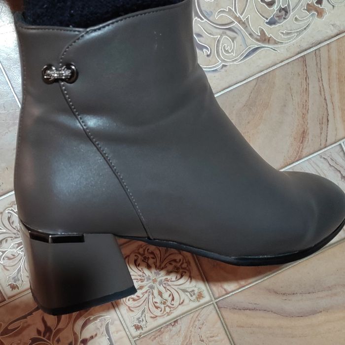 Продам женские полу сапошки