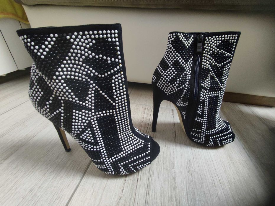 Дамски боти с отворени пръсти номер 37