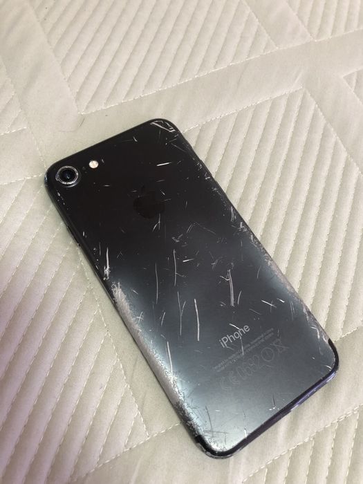 Iphone 7, 32gb, рабочий, но требует ремонта