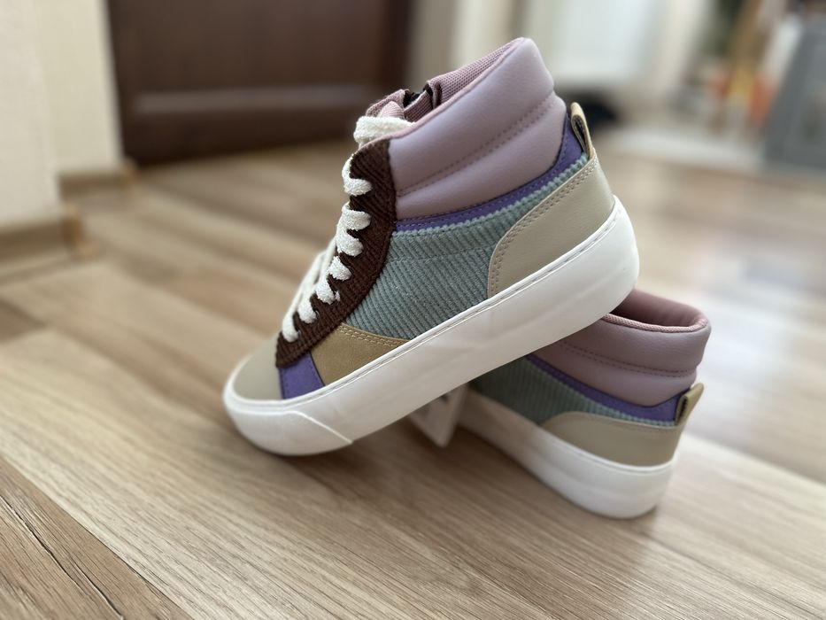 Нови детски  кецове за момиче