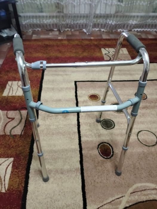 Продам ходунки для взрослых