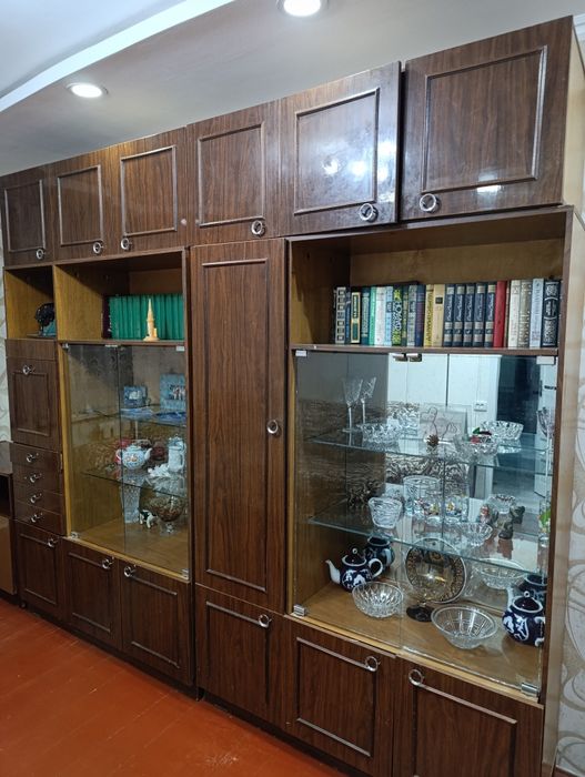 Продаю стенку производство "Узбекистан" в хорошем состоянии