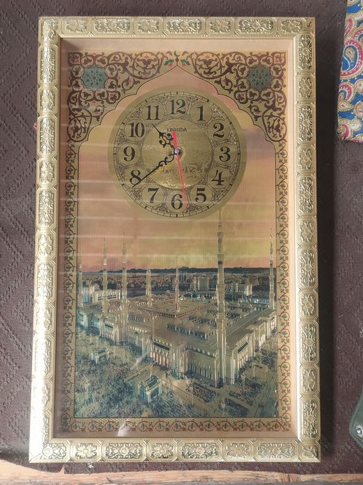 Настенные часы, в хорошем состоянии