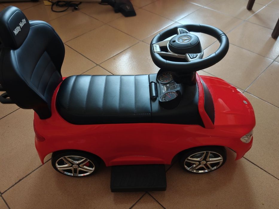 Количка за бутане/яздене Milly Milly Mercedes Червена