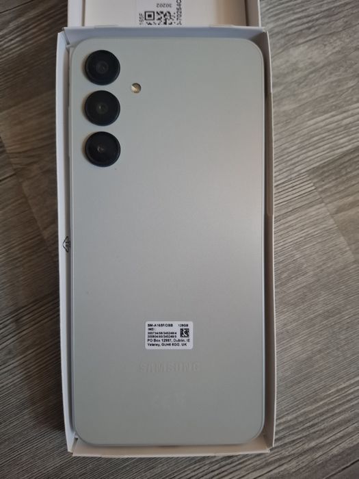 Телефон Samsung A16, moto g 06