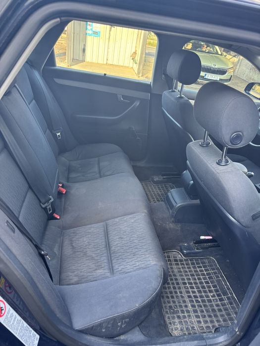 Se vinde Audi A4 B7, an fabricație 2006, motor 2.0 TDI BPW de 140 CP, culoare albastru, cu 254.000 km la bord.
