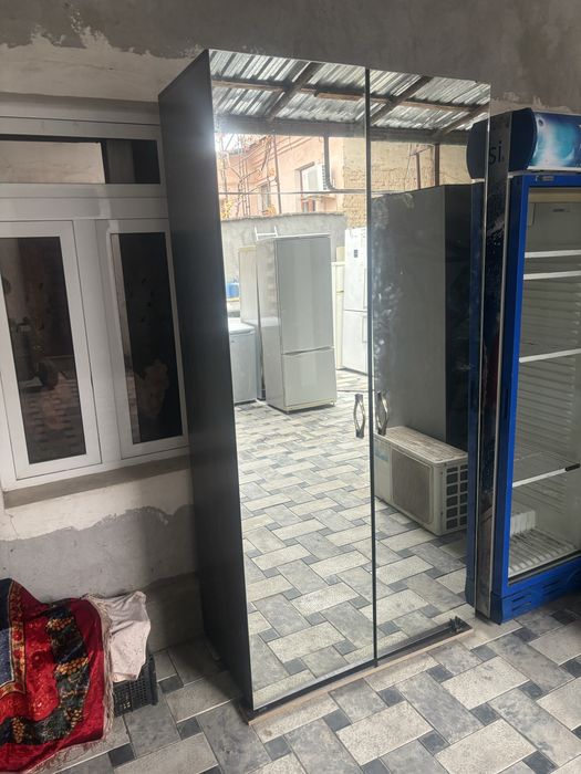 Срочно продам двух дверный шифоньер с зеркало