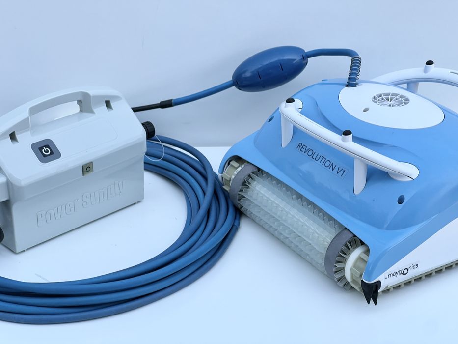 Robot de piscină Dolphin Revolution V1