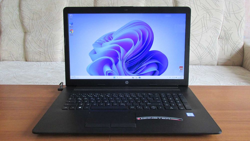 17.3 инча HP с Intel i3-7020,SSD 256 GB лаптоп