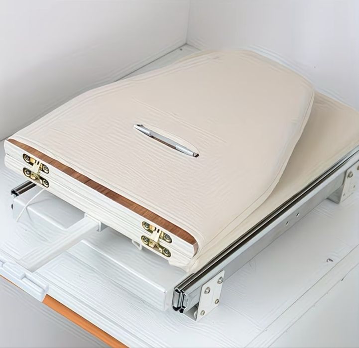 Сгъваема и компактна гладачна дъска на релси