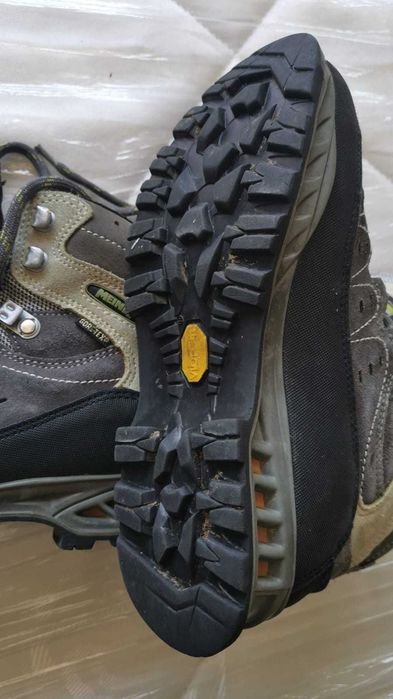 ghete bocanci munte Meindl air revolution vibram gore tex nr 37