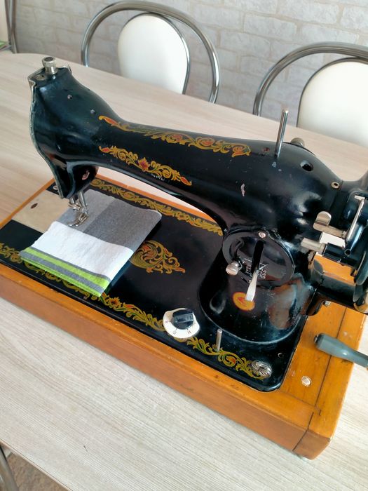 Продам швейную ручную машинку