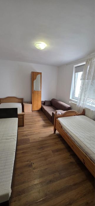 De inchiriat apartament la parter