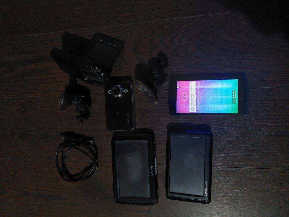 De vânzare tot ce se vede in poze. Preț 200 de lei NEG.