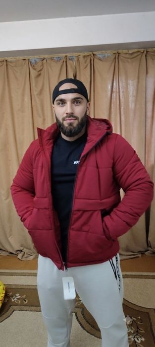 Продам новые мужские куртки