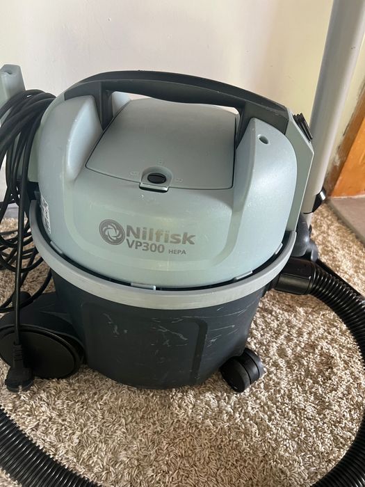Прахосмукачка професионална NILFISK VP 300 HEPA