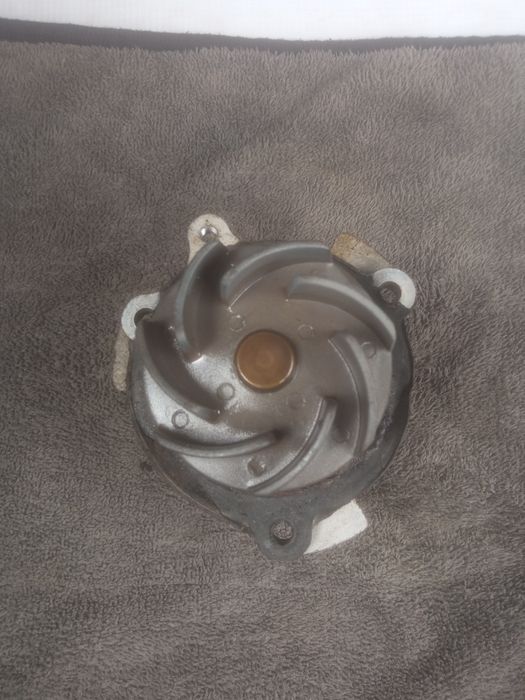 Водяной насос помпа на приору