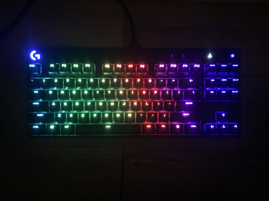 Продаю клавиатуру Logitech Gaming Pro
