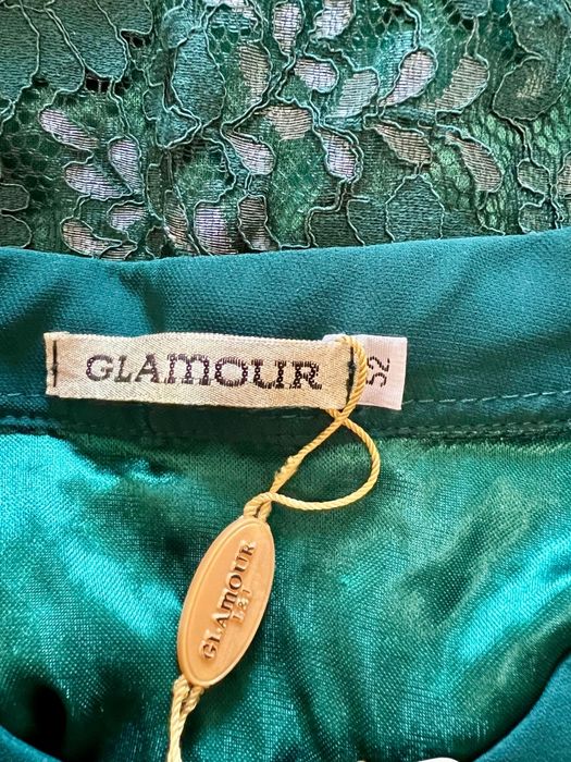 Продам платье недорого.