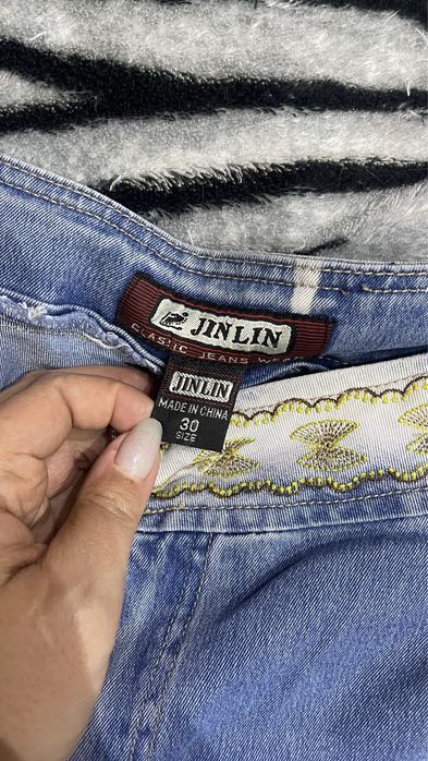 Продам женские джинсы