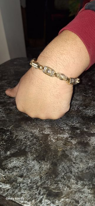 Bratara aur 14 k