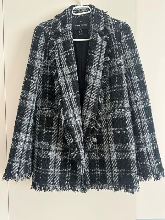 Сако от букле с черна лъскава нишка на българския бранд Other Theory.
