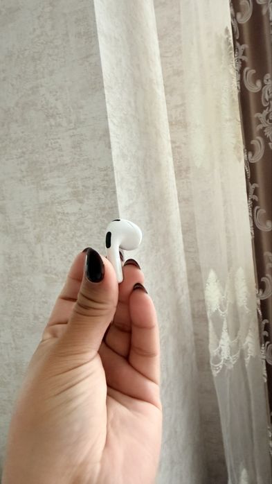 Продам правое ушко от Airpods 3
