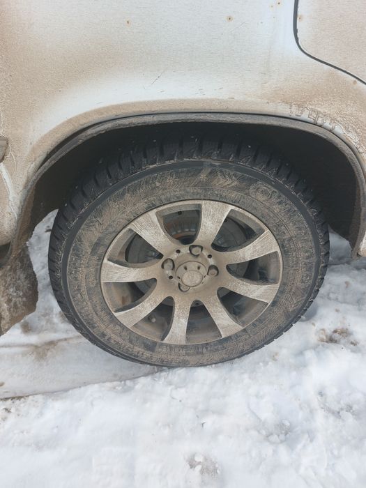 Продам литые диски с шипованной резиной