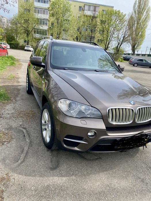 Vand bmw x5 3000 cm 2010 sau schimb cu vw T5 sau T6 cu locuri
