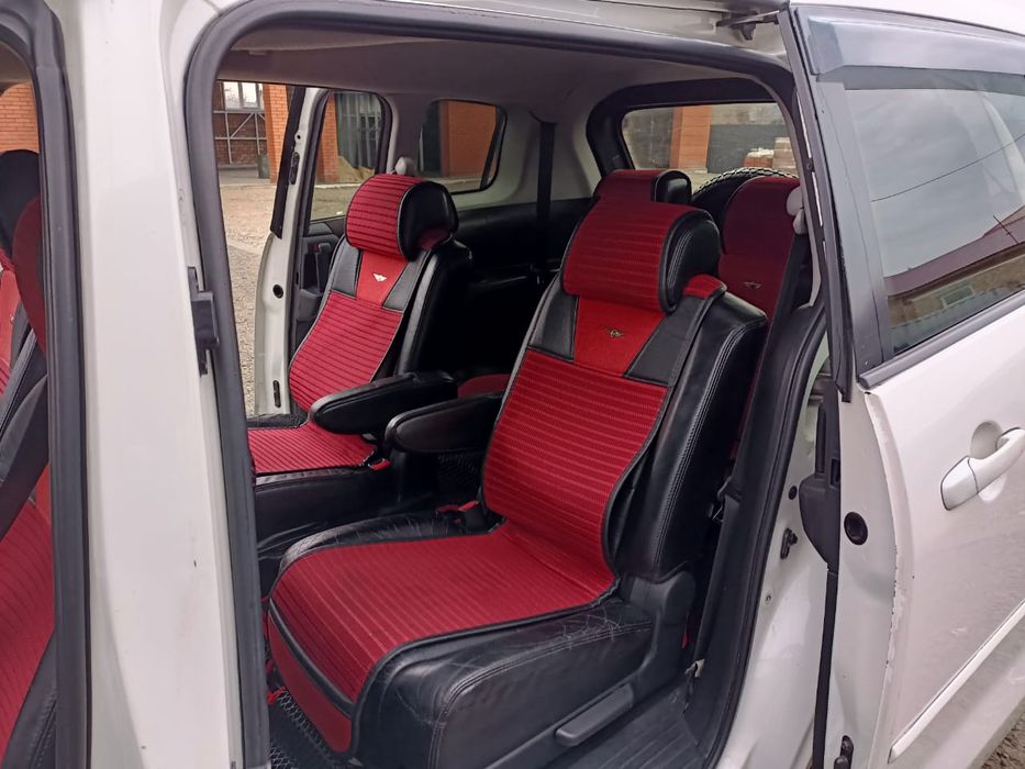 Продам автомобиль марки Мазда 5