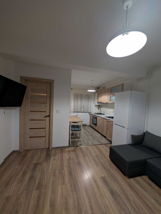Închiriez apartament