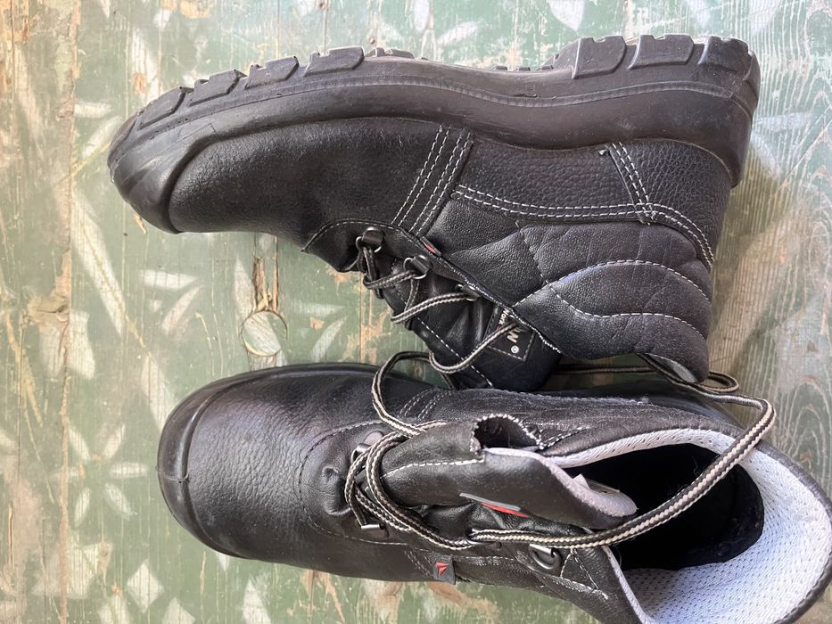 Продам спец. Обувь