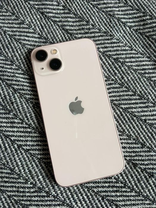 iPhone 13 синий и розовый