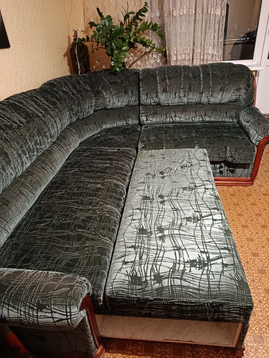 Продам диван для гостинной