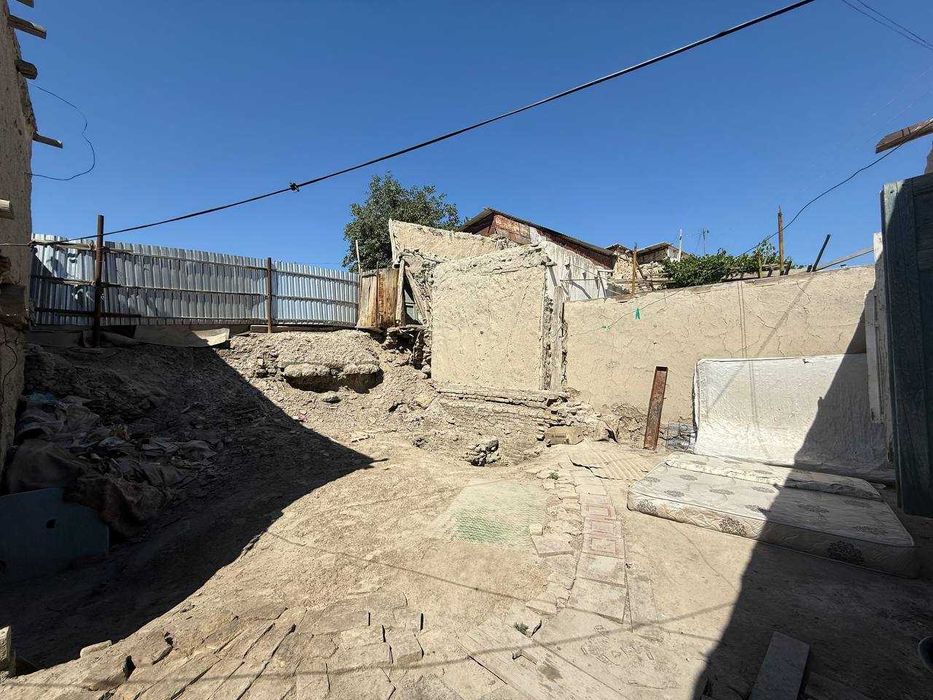 Tayyor 1.8 sotiqli hovli sotiladi.