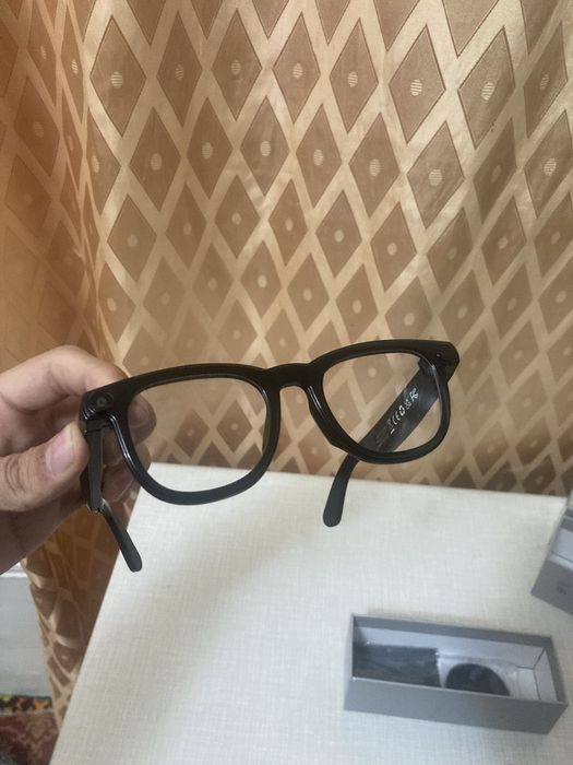 Smart glasses with AI