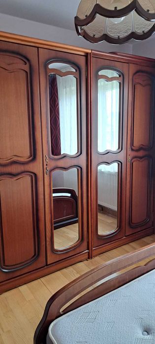 Apartament de vanzare 3 camere in Petrosani, str. Independentei, partial mobilat, doua balcoane (unul inchis), izolat termic interior