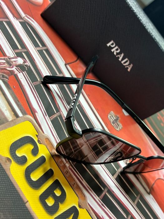 Ochelari de Soare Prada Black Metal Frame – Noi la Cutie