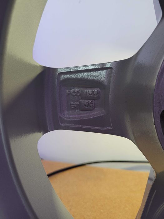 Janta noua Dezent RE R14 5.5×14 4×100 CB:60.1 ET35 Renault Clio Symbol