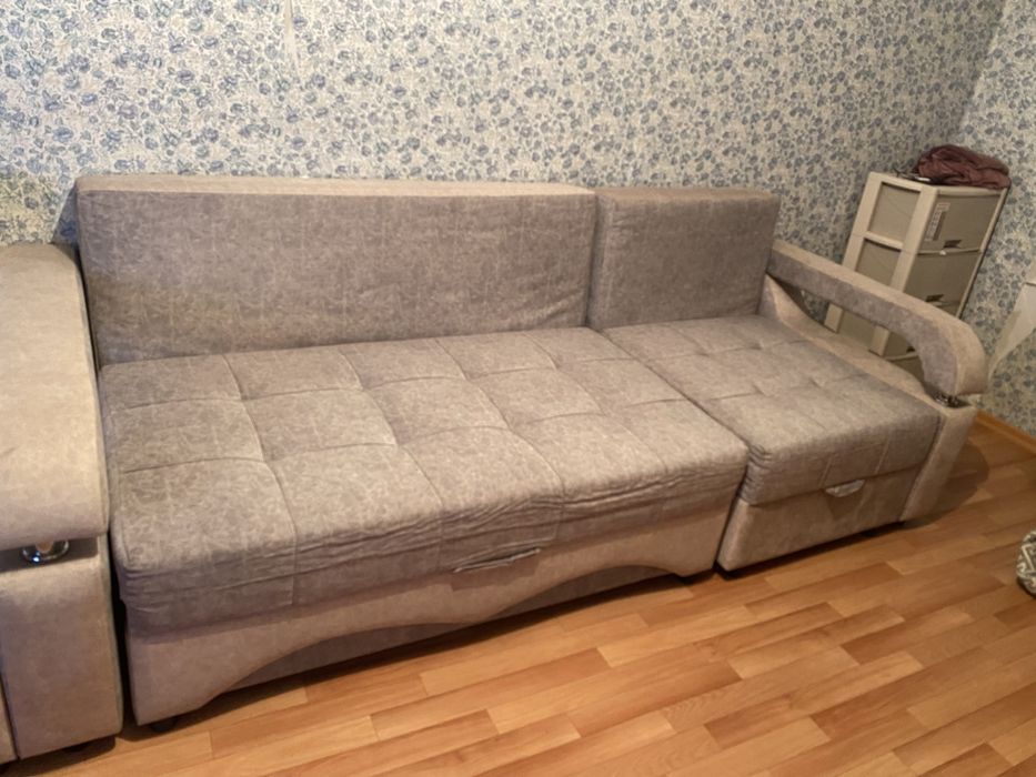 Продам диван тройка, раскладной.