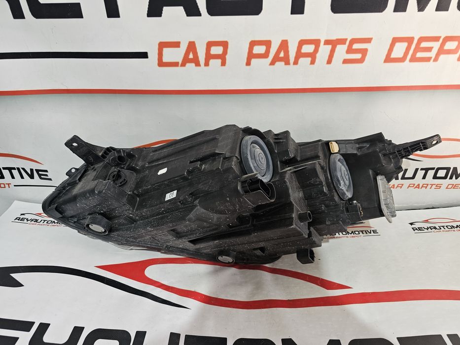 Far dreapta halogen led Ford Kuga 3 dupa 2019 cod LV4B-13W029-AL