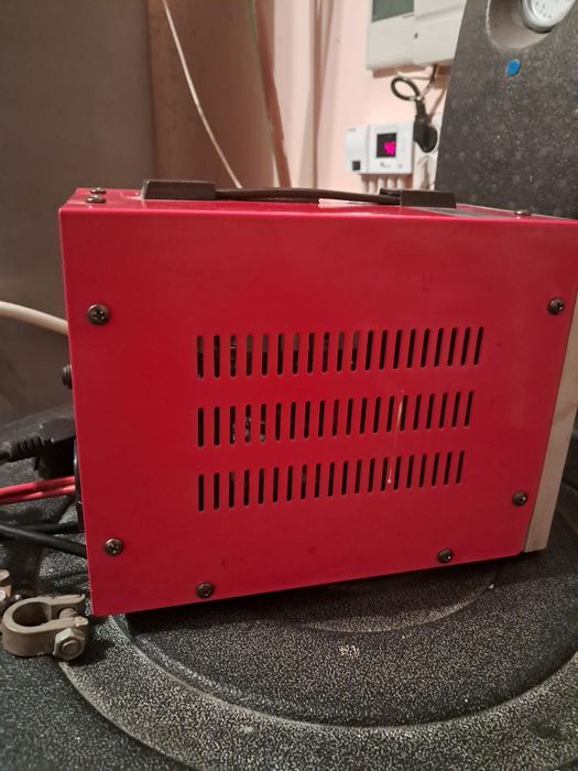 Stabilizator de tensiune 500 VA, utilizat, în stare perfectă de lucru